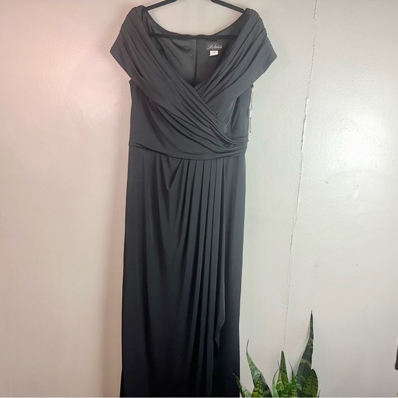 LaFemme Black Off the Shoulder Ruched Jersey Column Formal Dress Sz14 - Picture 2 of 9